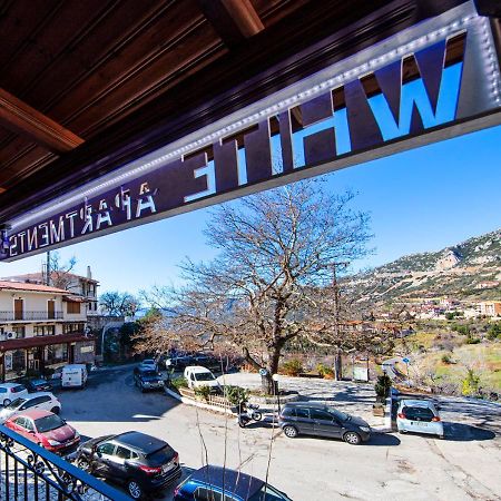 Deluxe Apartments By White Hills Arachova Exterior photo